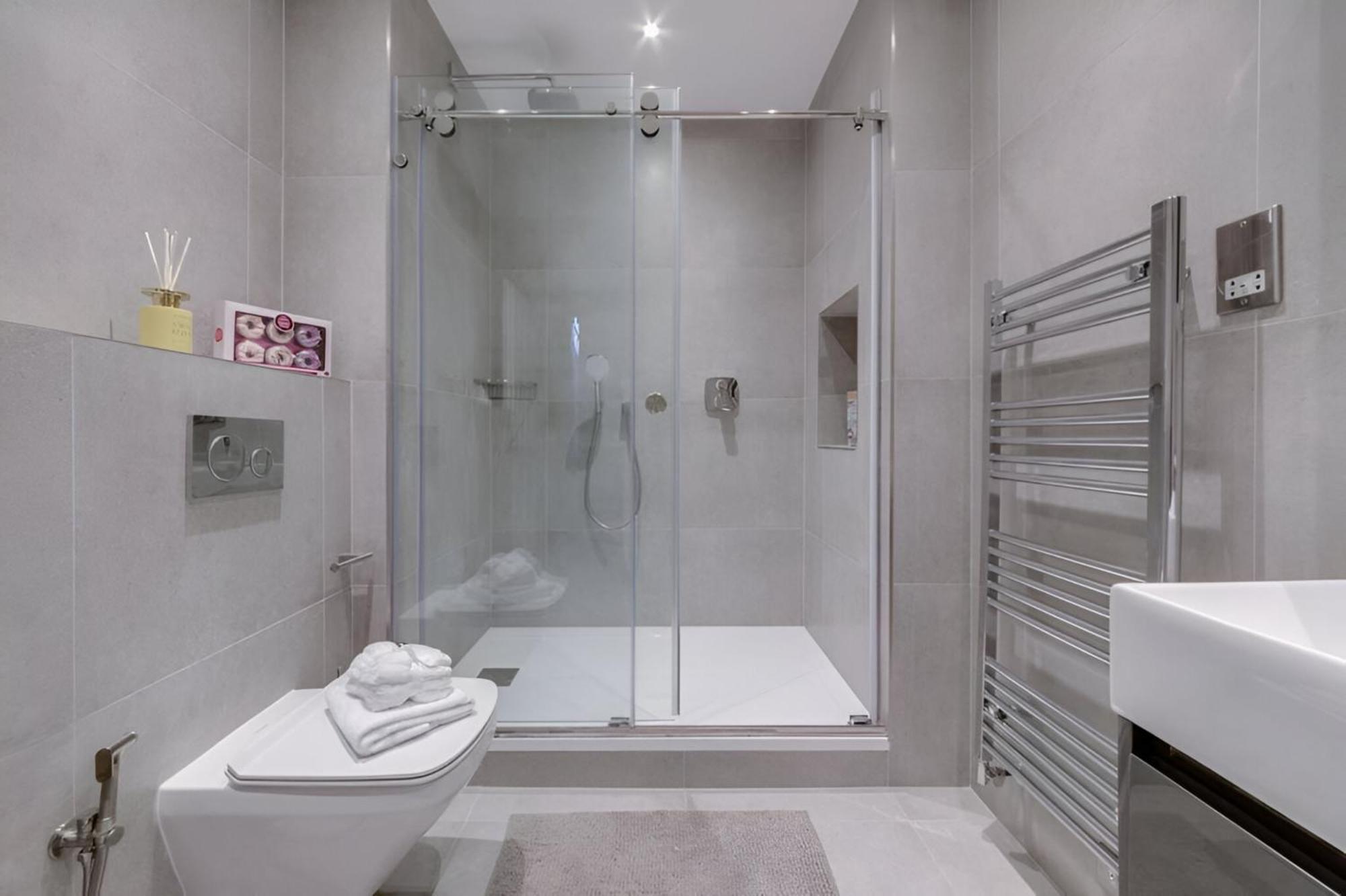 Luxury London 3 Bedroom Duplex With Pool Table - 4Hs Ngoại thất bức ảnh