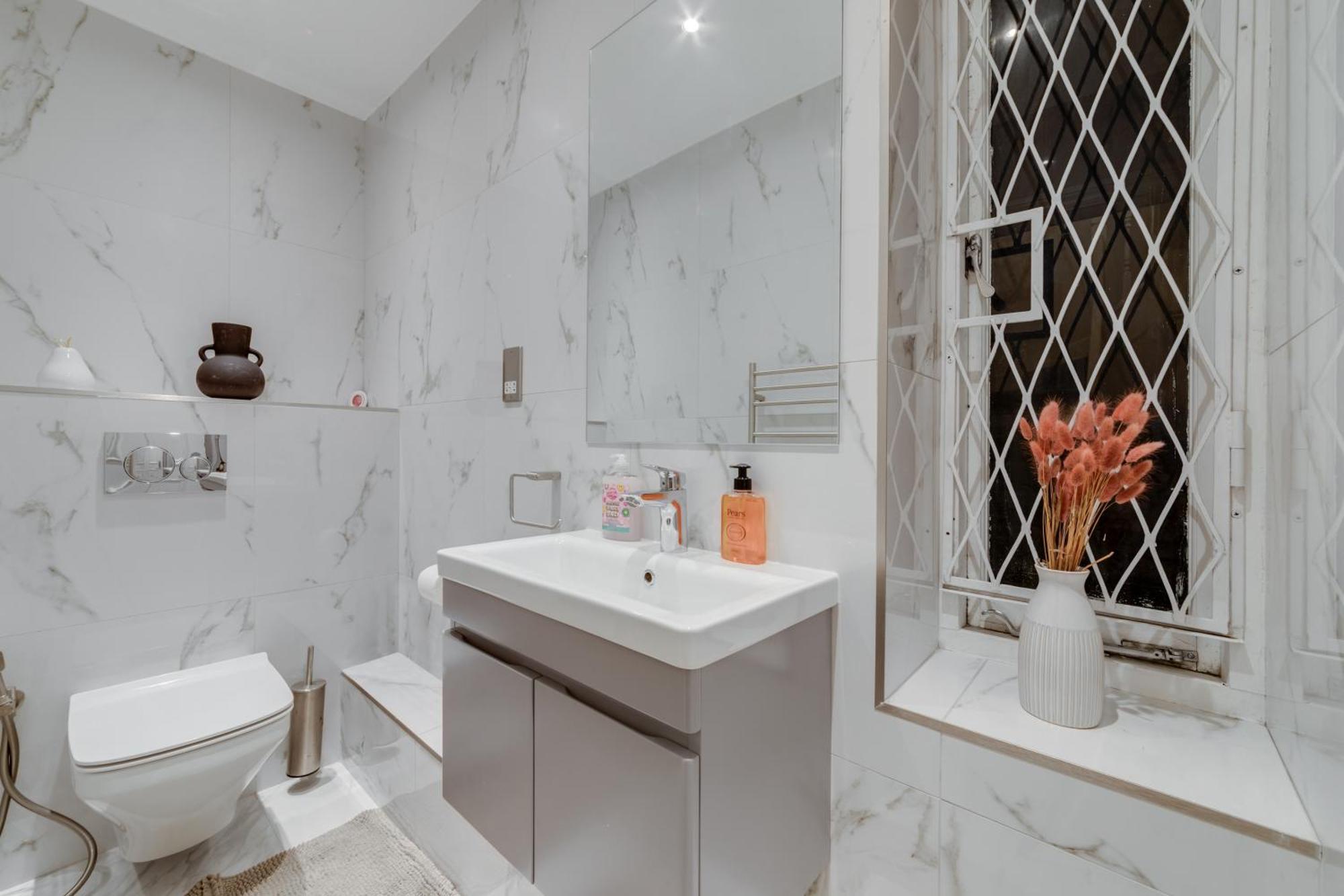 Luxury London 3 Bedroom Duplex With Pool Table - 4Hs Ngoại thất bức ảnh